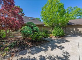 32715 Bridgestone Dr, North Ridgeville, OH 44039