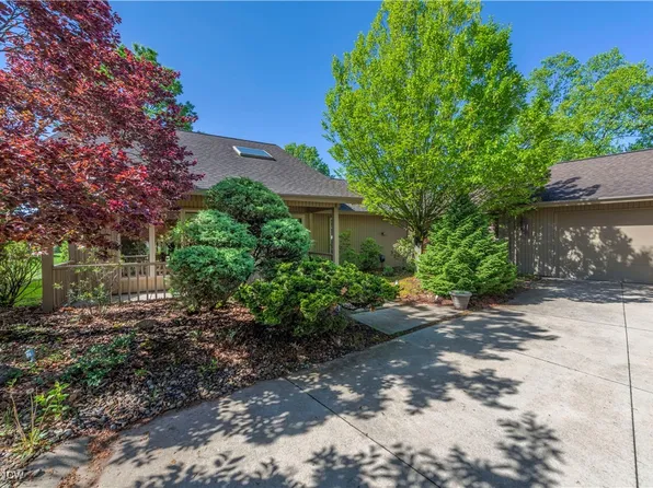 32715 Bridgestone Dr, North Ridgeville, OH 44039