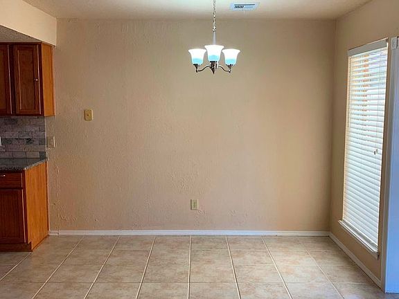 3rd image of 4606 NE Dearborn Ave