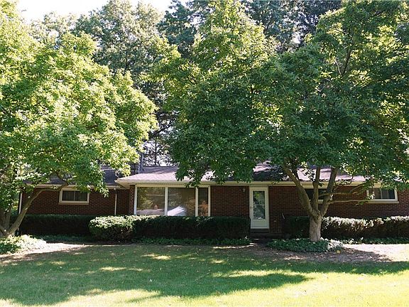 2nd image of 422 Fernwood Ave