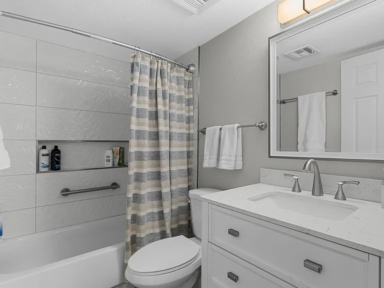 208 E Oxford Dr — Photo 22