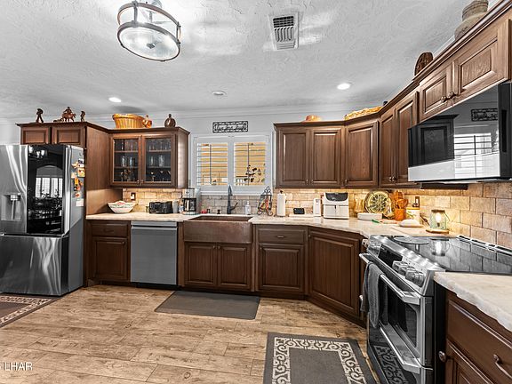 2nd image of 660 Wayside Dr