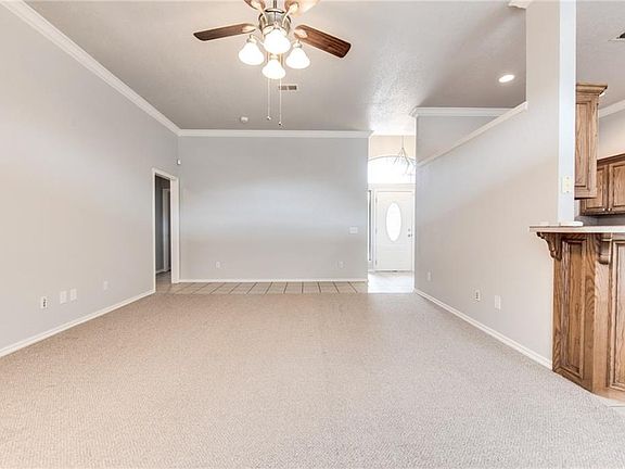 5th image of 524 SW 160th St