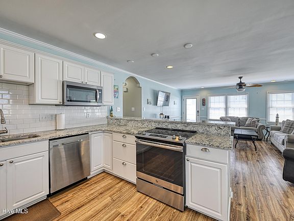 4th image of 1041 1st Street