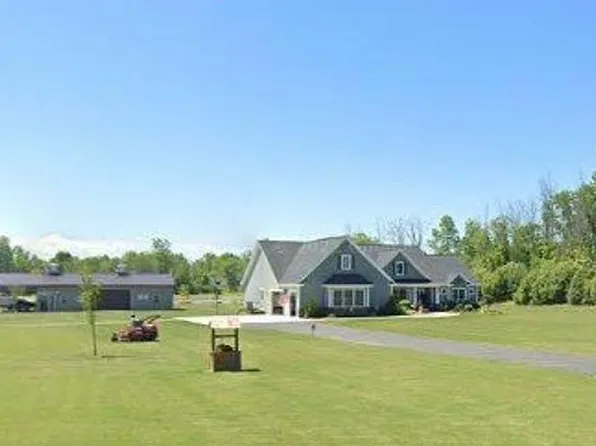 5300 Irish Rd, North Tonawanda, NY 14120