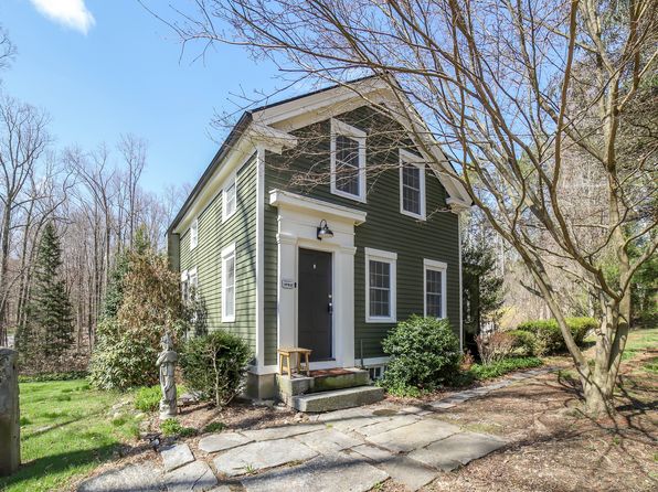 270 Berkshire Rd, Sandy Hook, CT 06482