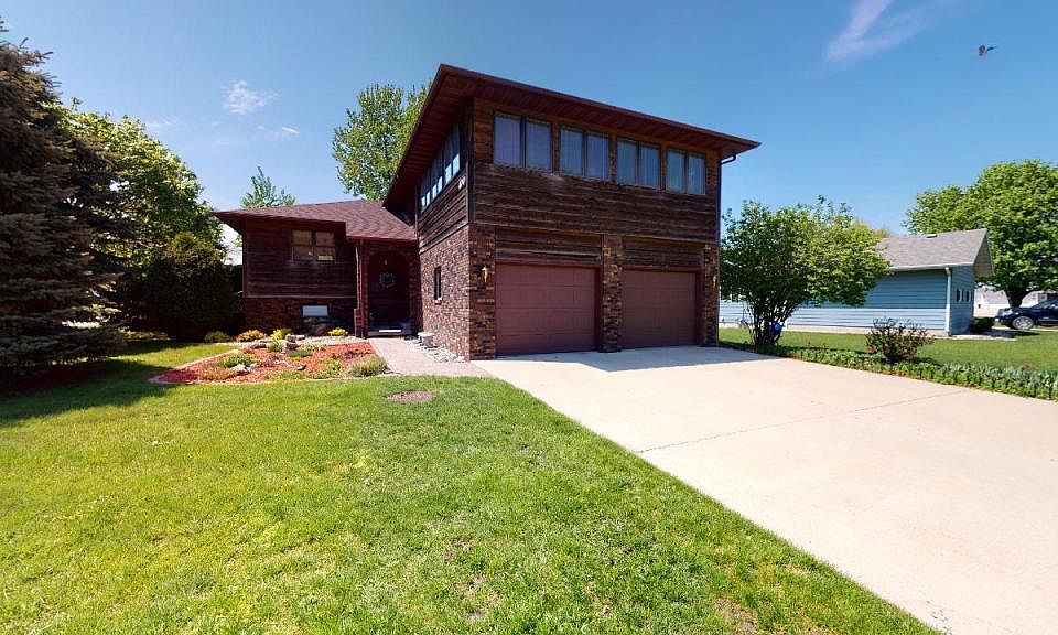 1st image of 100 Woodlane Dr