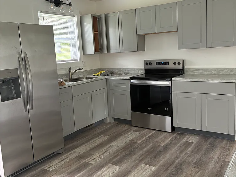 102 Thacker Ln #104 — Photo 3