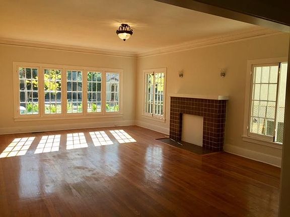 2nd image of 729 N Manhattan Pl