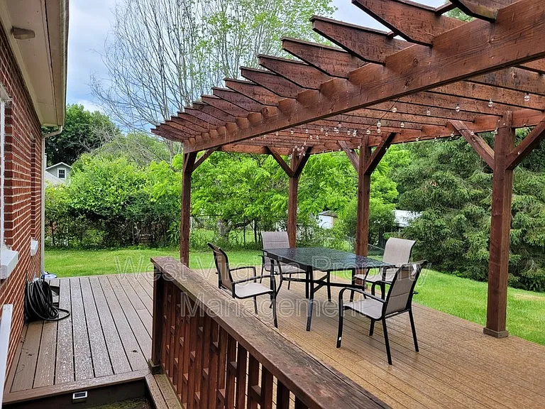 265 Court St — Photo 10