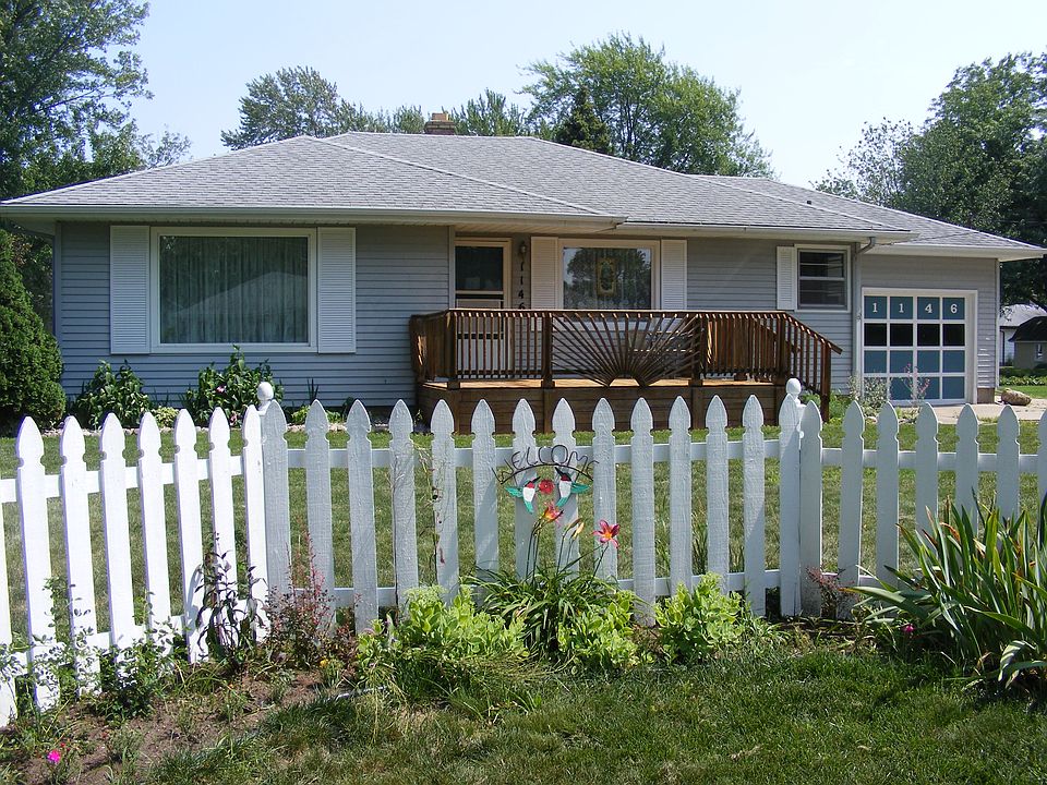 View of front yard