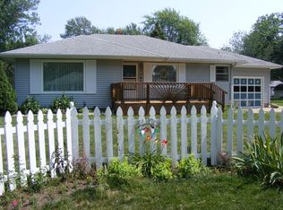 1146 Maplewood Dr, Jenison, MI 49428