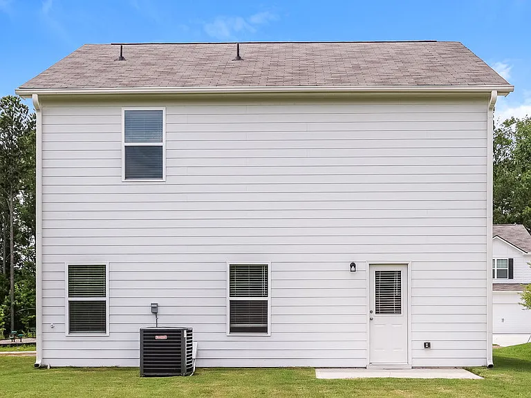 658 Mackenzie Cv — Photo 17