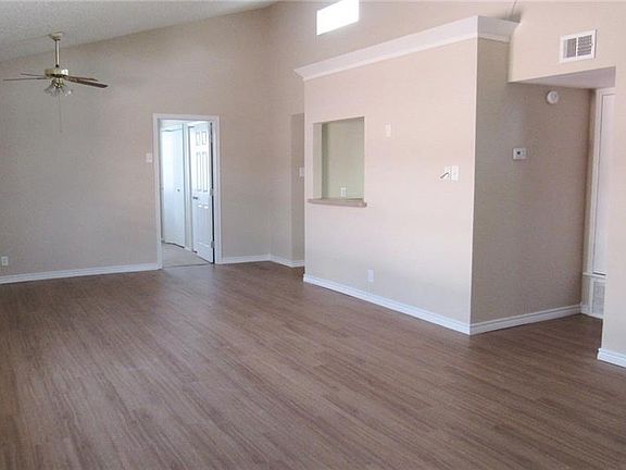 3rd image of 310 Easy Cir #B