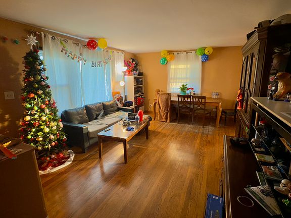 5th image of 128 N York Rd