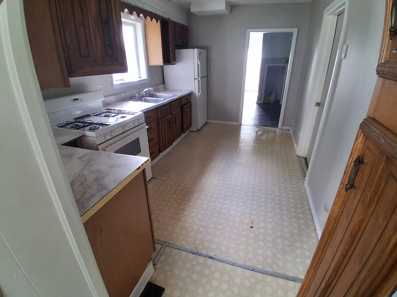 3 bed, 1.5 bath, 1300 sqft, $1,100 — Photo 4