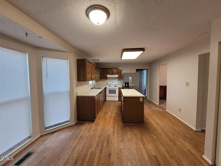 104 Corgy Dr — Photo 8