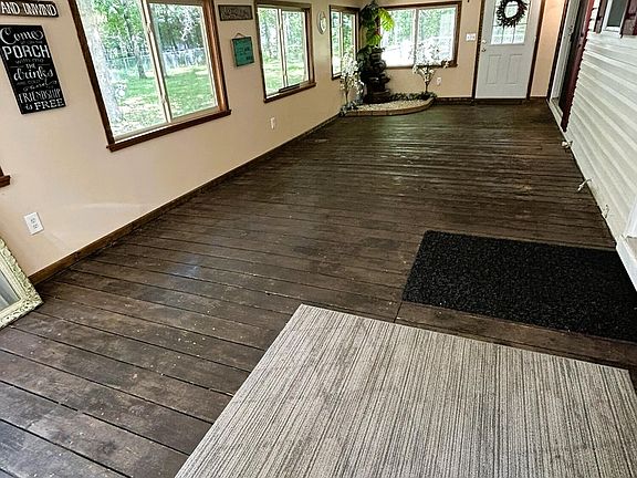 5th image of 3390 Hemlock Ave