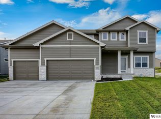 11025 Bearcreek Dr, Papillion, NE 68046