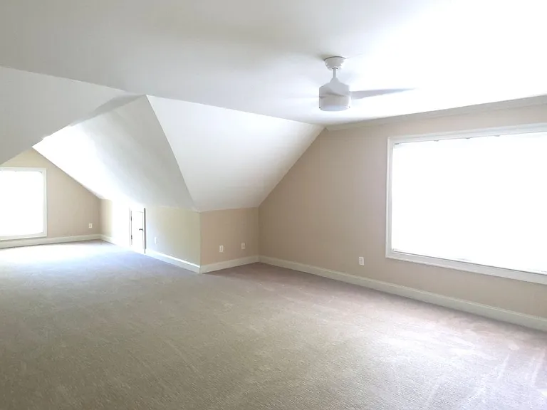 606 Lakeshore Ct — Photo 22