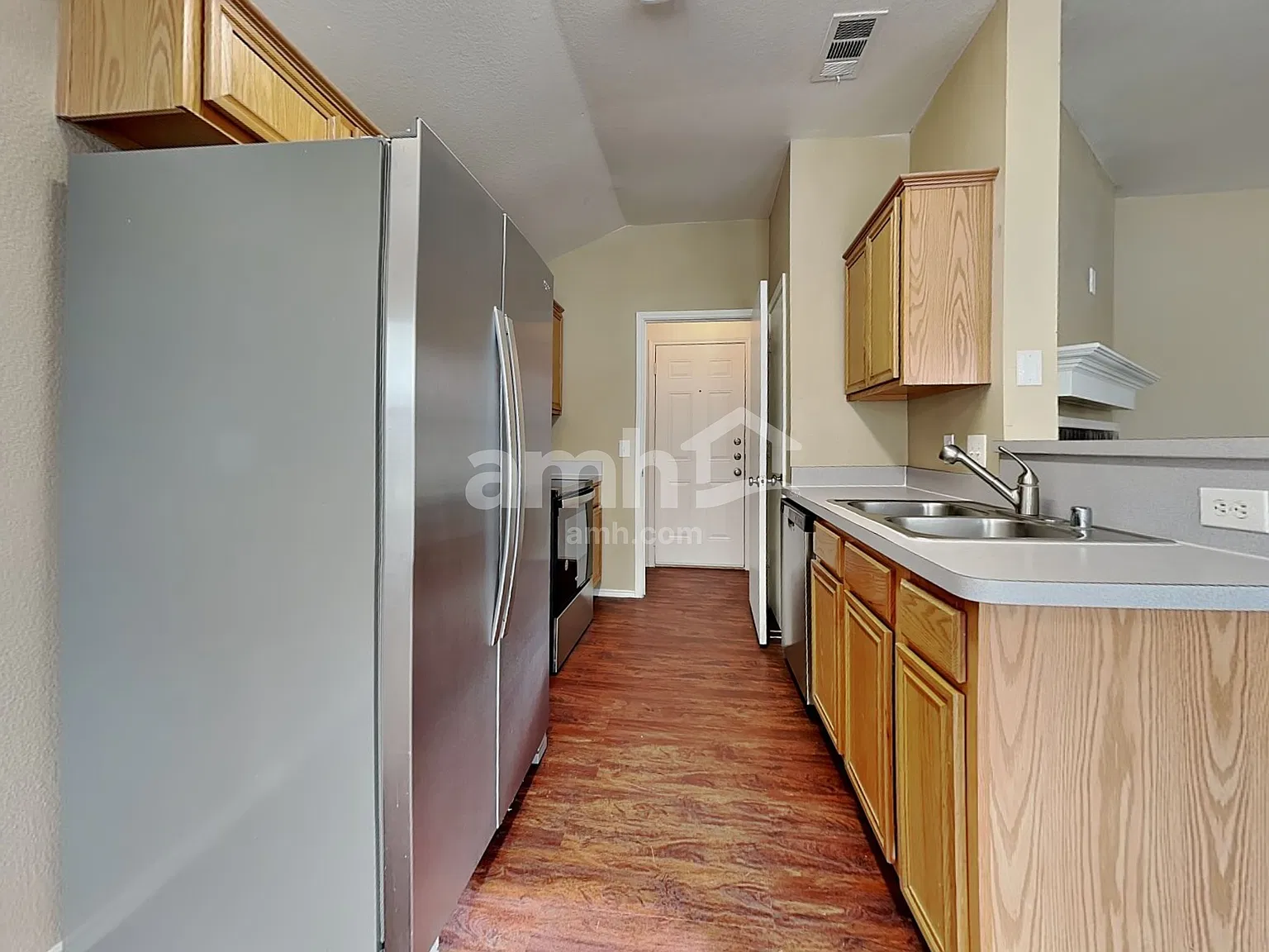 3 bed, 2.0 bath, 1234 sqft, $1,945 — Photo 3