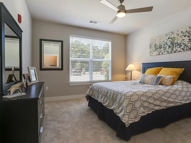 Creekside Crossing Apartments — Photo 23