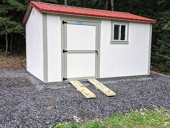 3rd image of 140 Chipperfield Dr