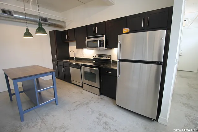 Building Photo - 1401 S Flores #216