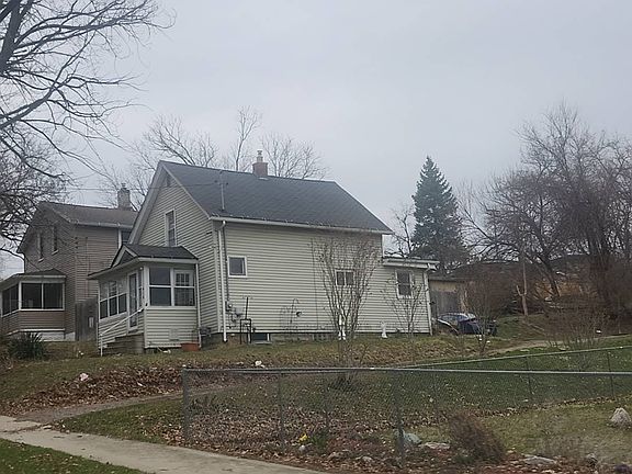 2nd image of 416 Dewey Ave