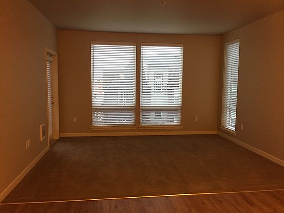 2nd image of 975 NE Discovery Dr Unit 208