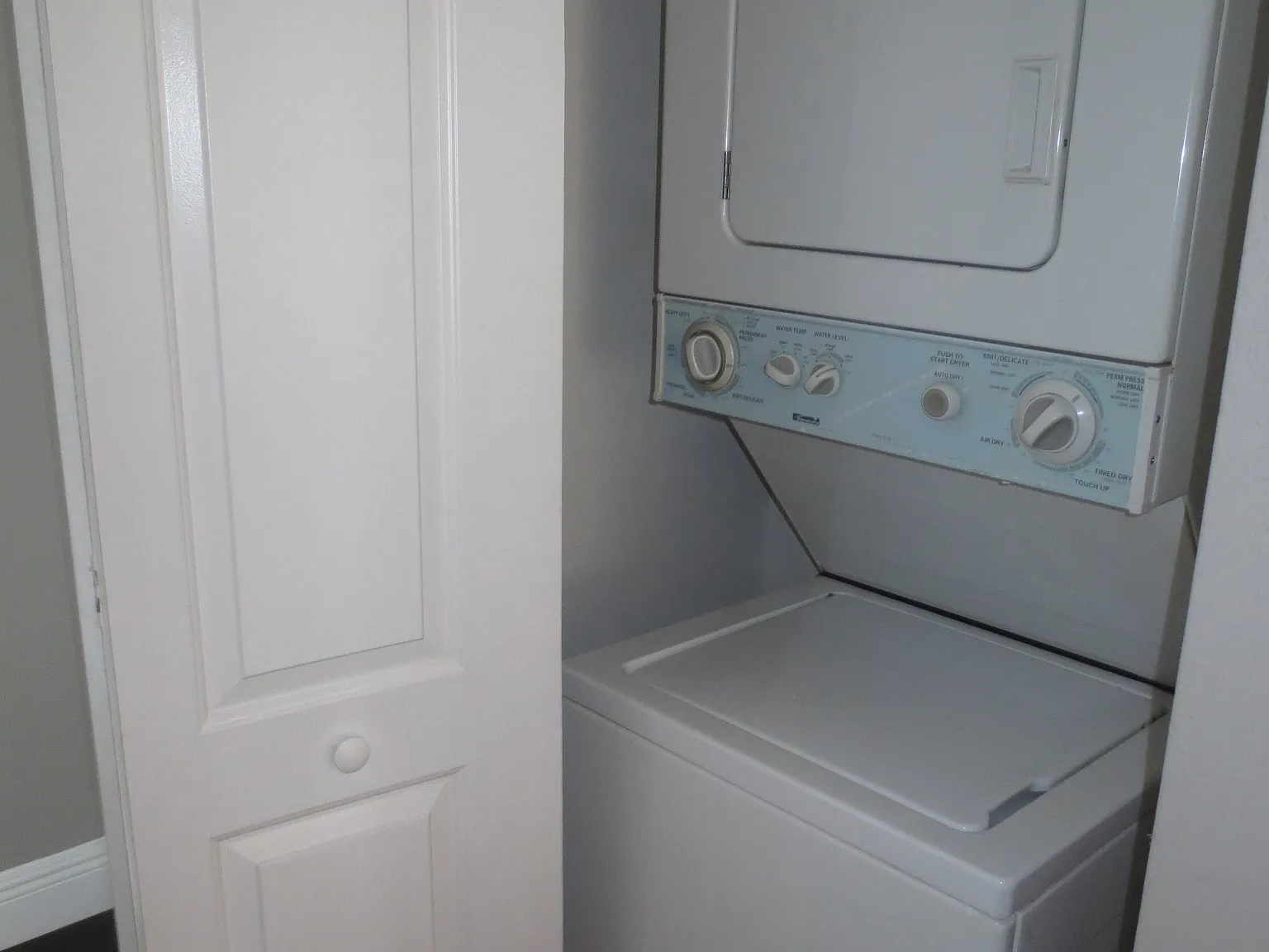 Sailboat Pointe 2405 #1211 — Photo 2