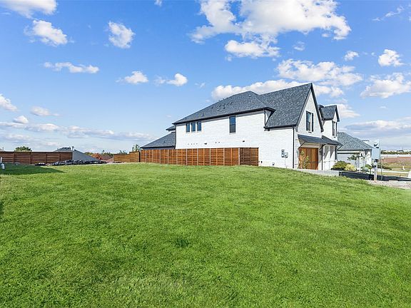 4th image of 6621 Saxony Ct