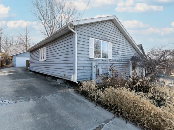 61 Highview Ave, Fox Lake, IL 60020