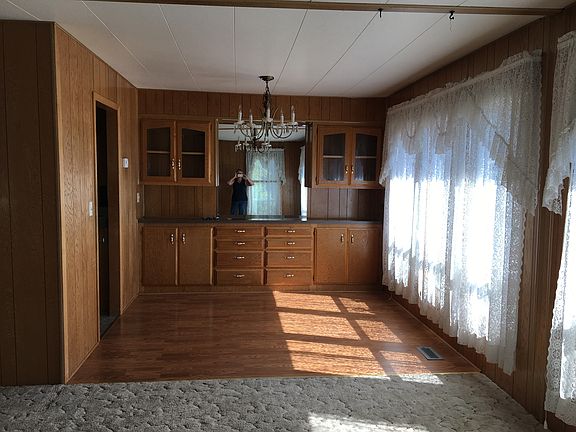 9 x 9 Dining with built-ins