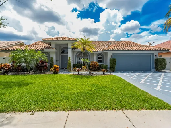 731 SW 93rd Ter, Pembroke Pines, FL 33025