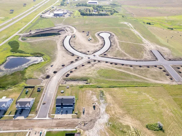 5021 Corvette St NW, Mandan, ND 58554
