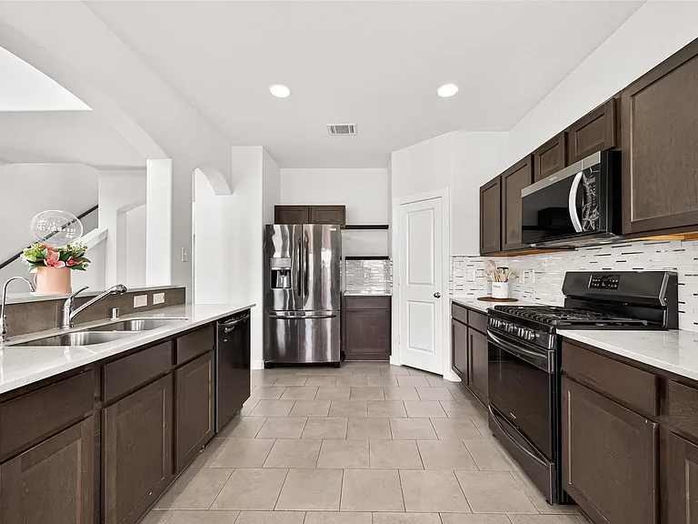 6803 Alamitos Ct — Photo 15