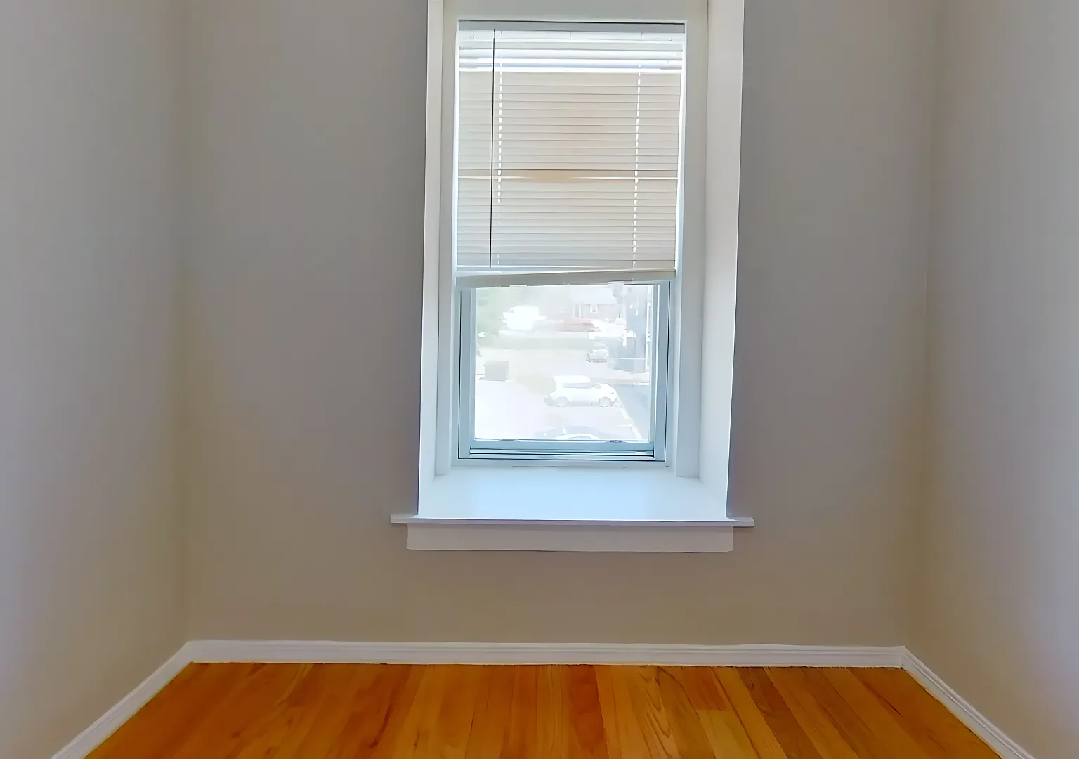 3 bed, 850 sqft, $3,100 — Photo 3