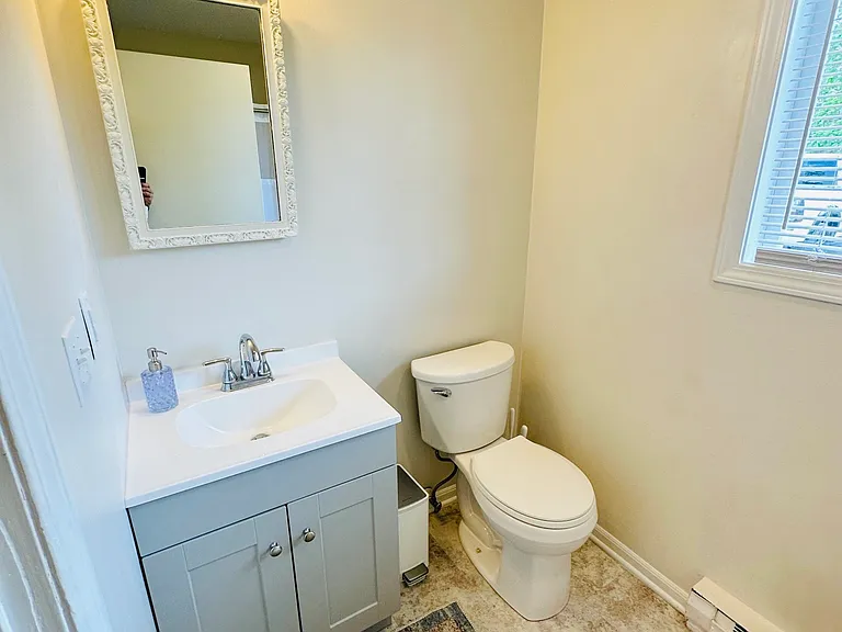 1023 S Western Ave — Photo 8