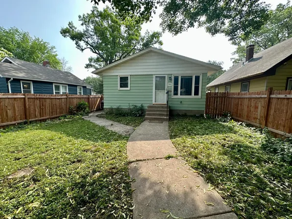 1856 Eustis St, Lauderdale, MN 55113