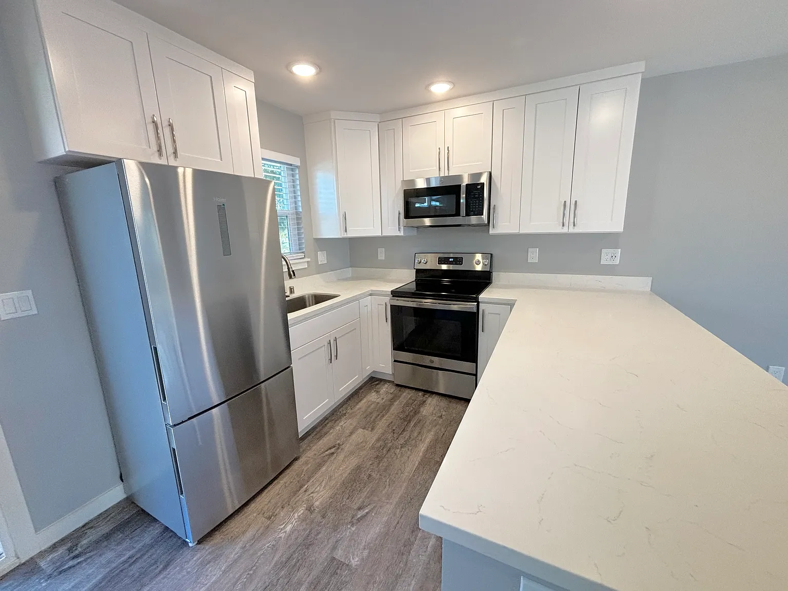 1 bed, 648 sqft, $3,295 — Photo 2