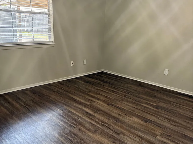 Ivanhoe Duplexes — Photo 15