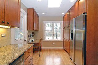 5th image of 638 N Euclid Ave