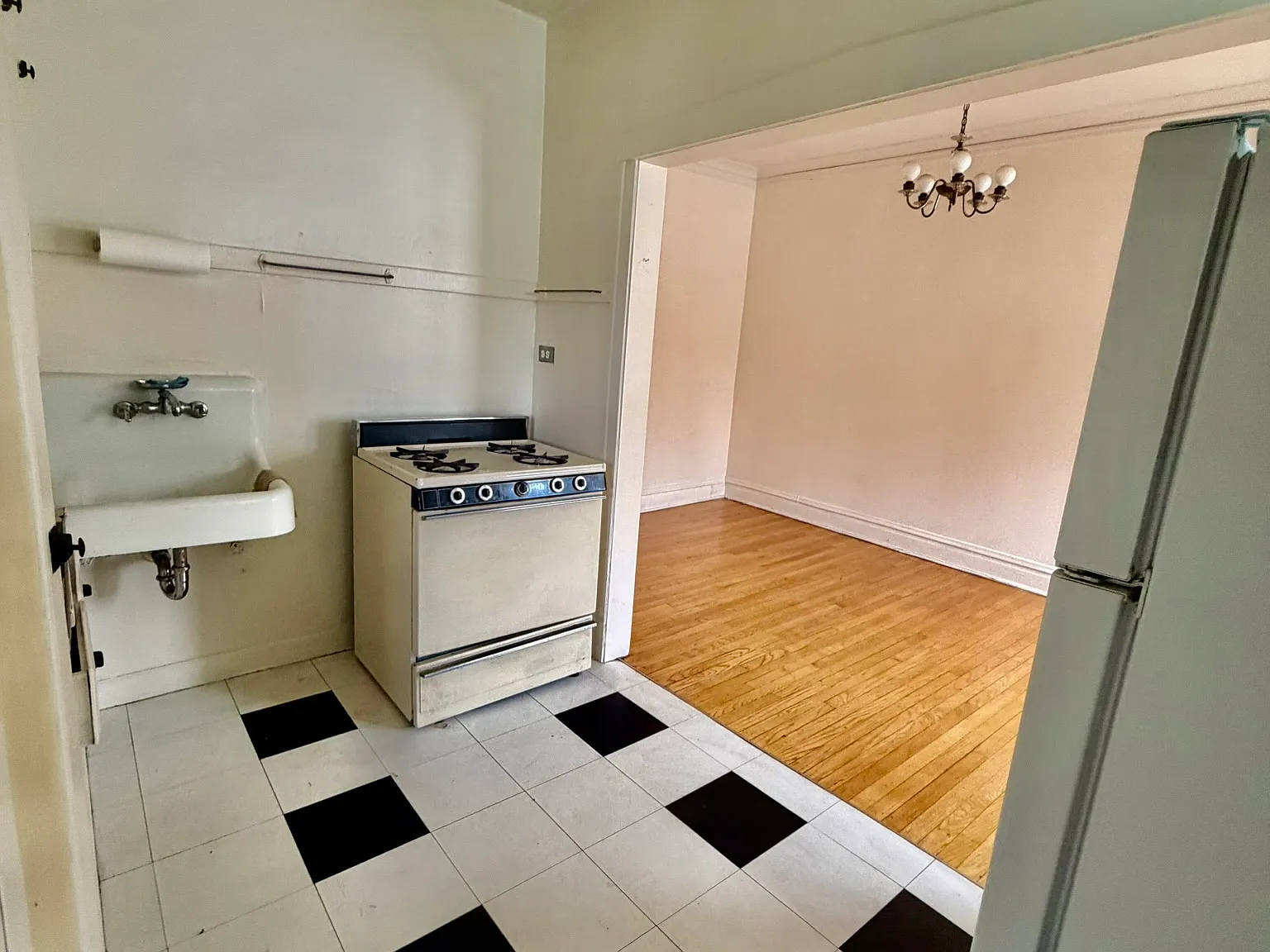 1 bed, 800 sqft, $1,600 — Photo 3
