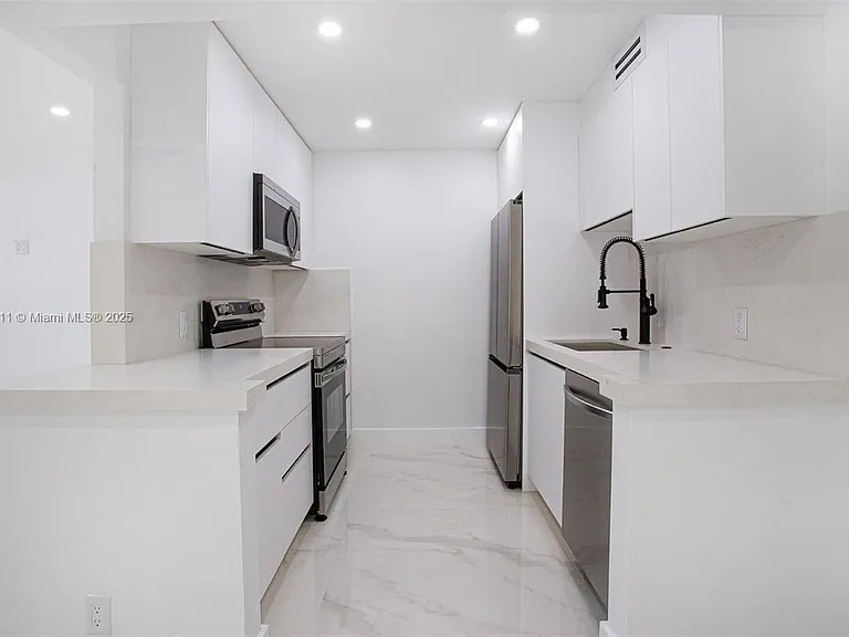 13250 SW 7th Ct #204L — Photo 2