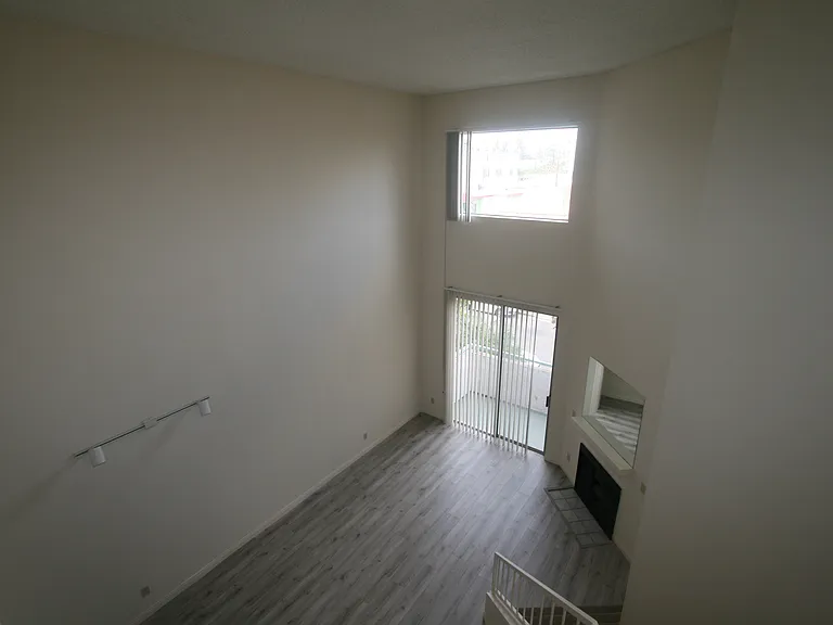3637 Clarington Ave #202 — Photo 41