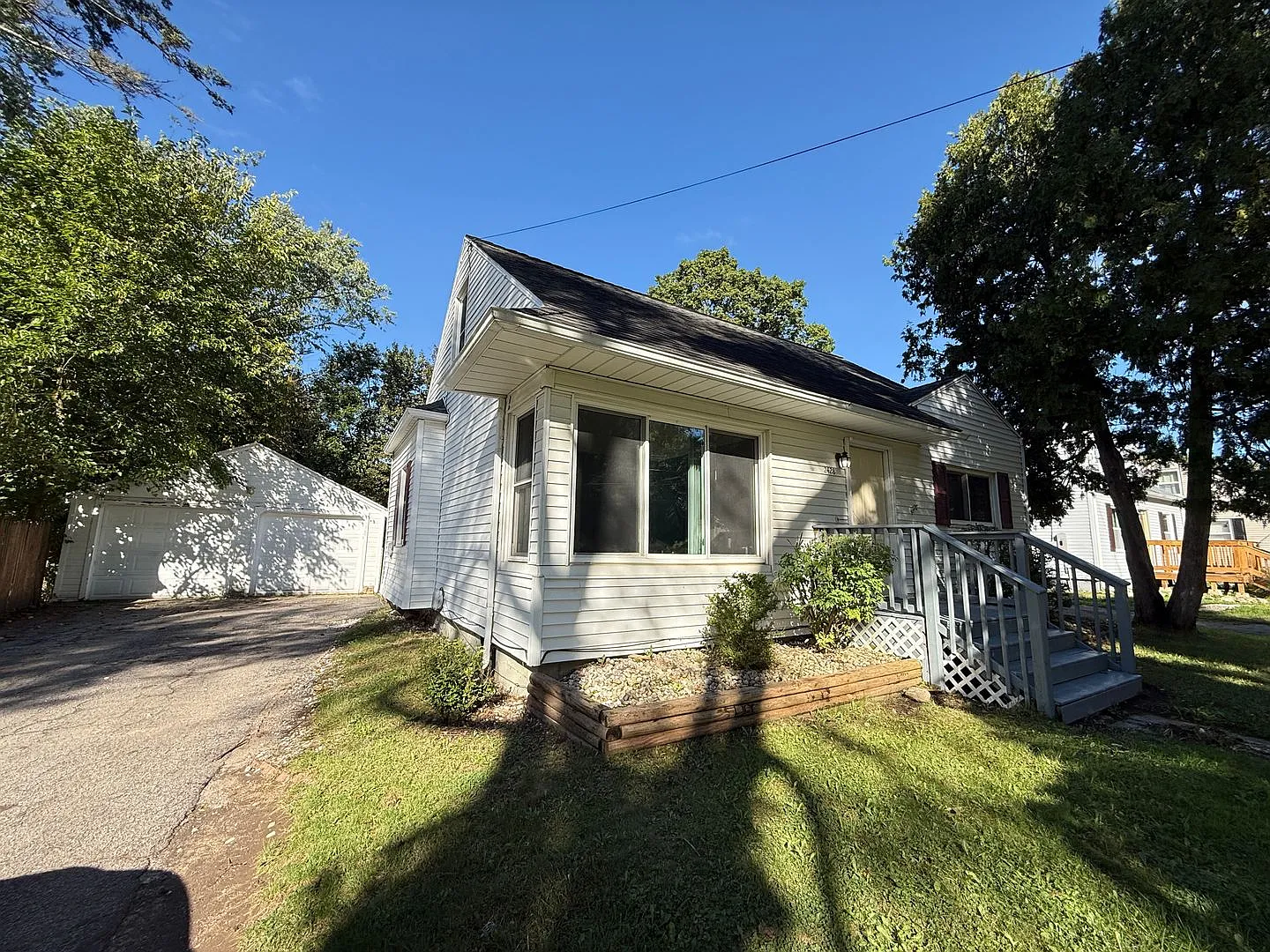 3 Bedroom Home Near Kibby Cobb & Cascade Falls Park — Photo 2