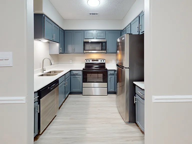 Courtney Square Apartments — Photo 3