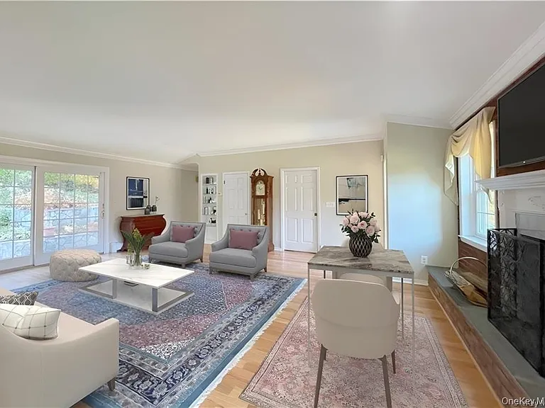 12 Ervilla Dr — Photo 5