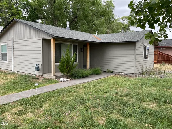 264 SE D St, Madras, OR 97741